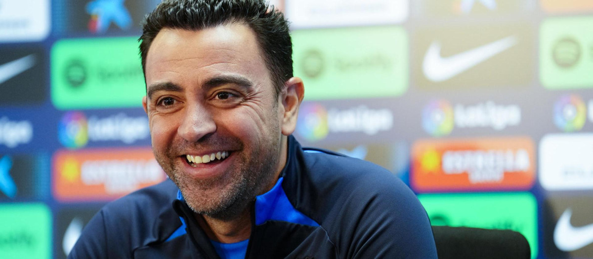 SANT JOAN D'ESPÍ (BARCELONA), 18/02/2023.- El entrenador del FC Barcelona Xavi Hernández durante la rueda de prensa tras el entrenamiento del equipo en Sant Joan d'Espí, Barcelona, este sábado antes de su enfrentamiento liguero ante el Cádiz FC. EFE/ Enric Fontcuberta.
