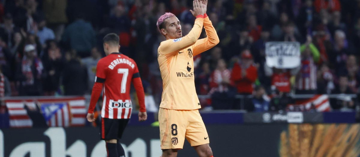 Antoine Griezmann ovacionado tras ser sustituido ante el Athletic Club de Bilbao