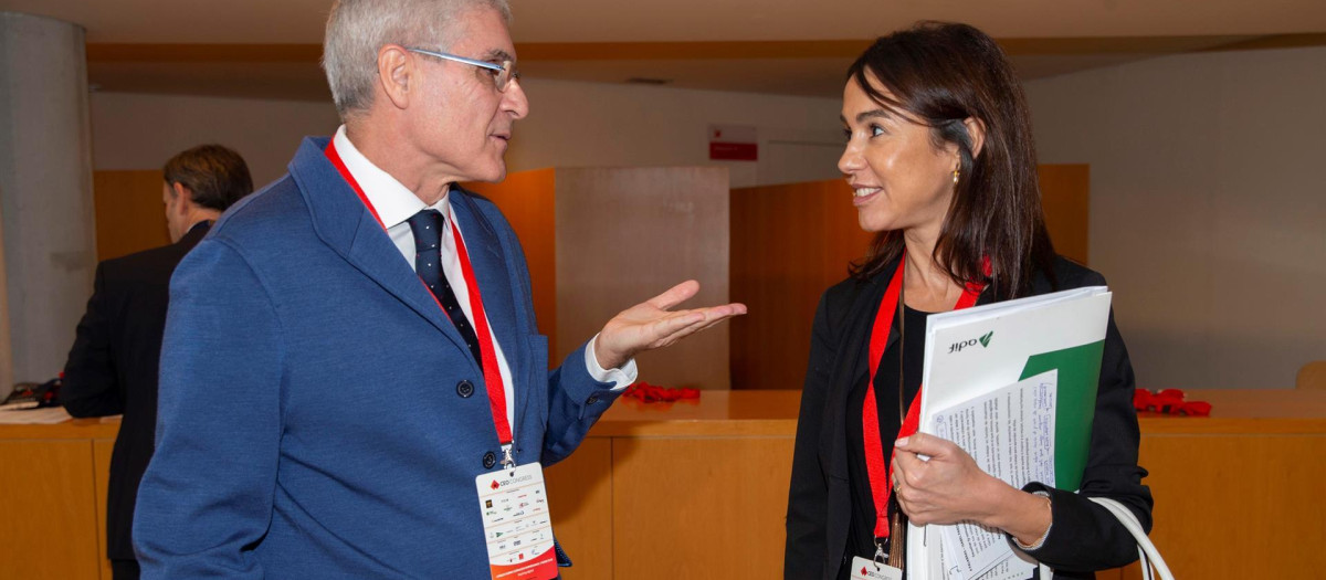 El presidente de Renfe, Isaías Táboas, y la expresidenta de ADIF, Isabel Pardo de Vera, en una imagen de 2019