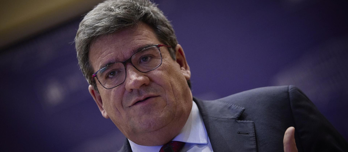 El ministro de la Seguridad Social, José Luis Escrivá, en el ojo del huracán.