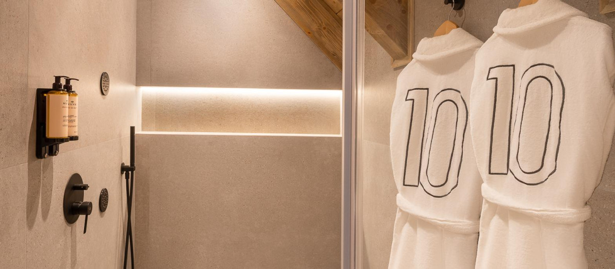 Baño del hotel de Messi