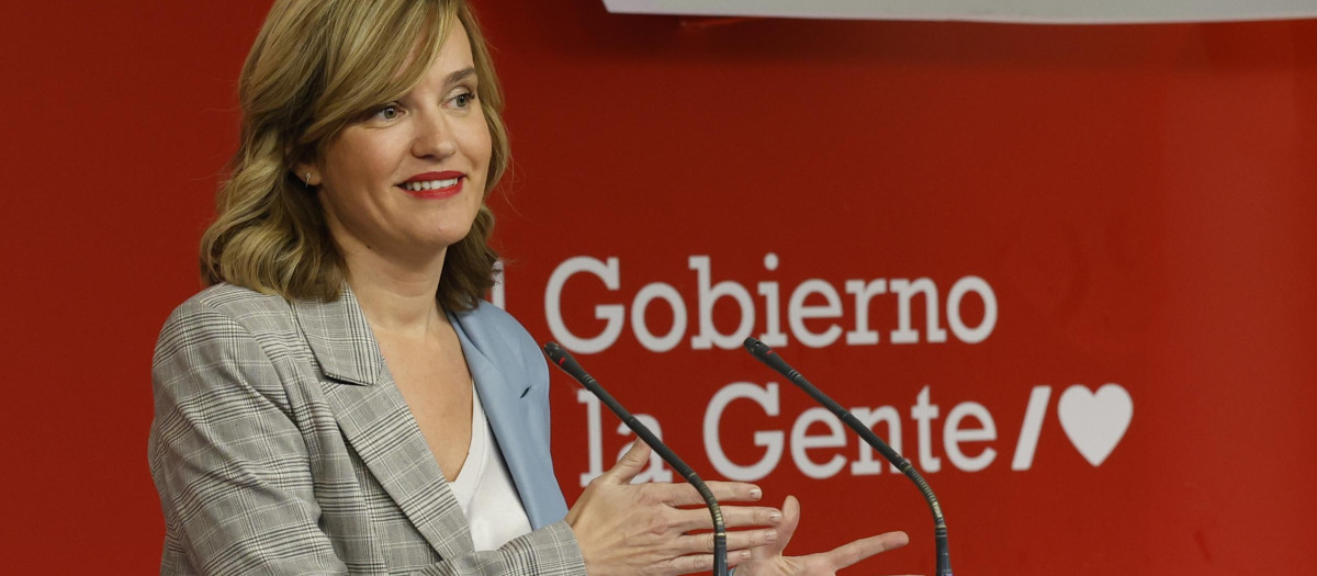 La portavoz de la CEF-PSOE y ministra de Educación y FP, Pilar Alegría