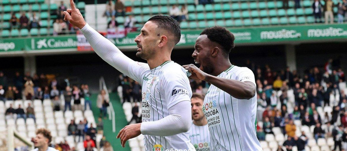 Kike Márquez celebra su gol ante la Cultural