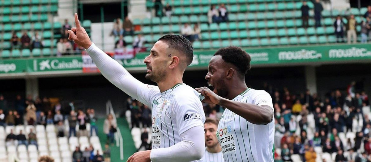 Kike Márquez celebra su gol ante la Cultural