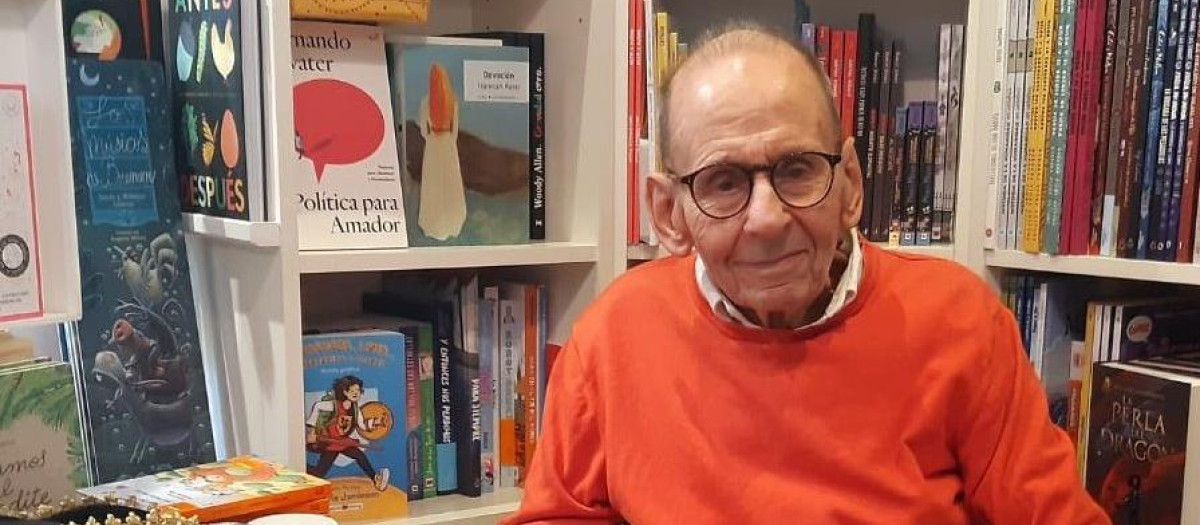 El escritor Juan Muñoz