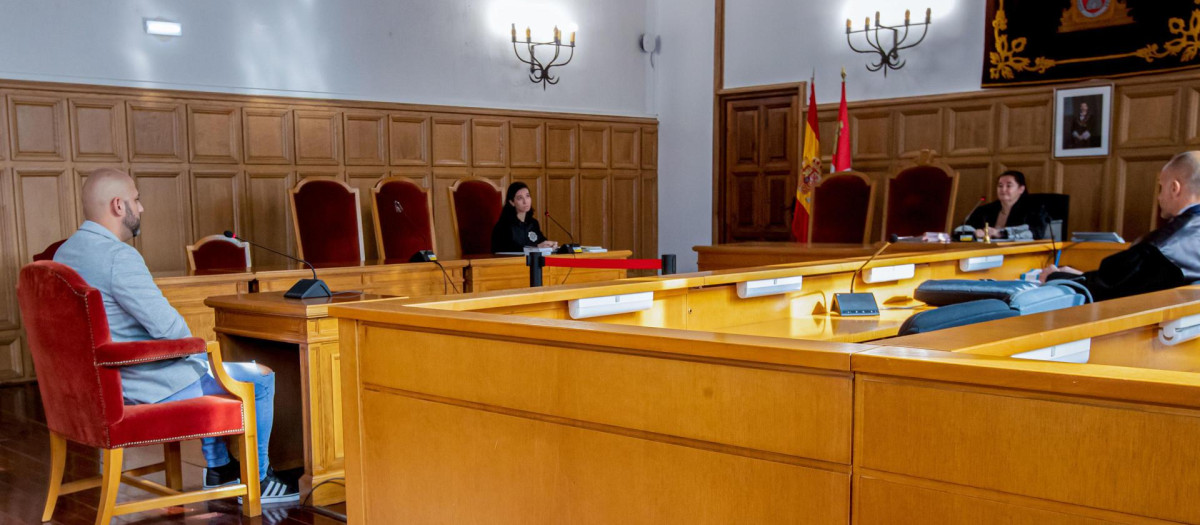 El detenido por agredir a su esposa