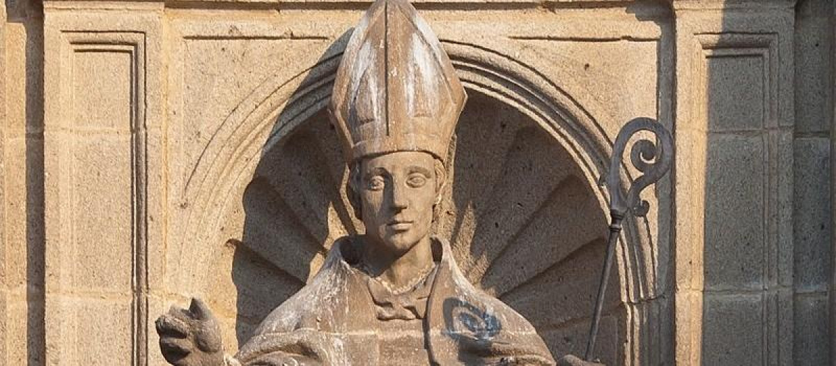 Estatua de san Rosendo en el monasterio de san Salvador de Celanova (Galicia)