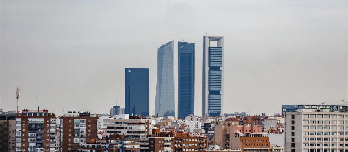 Vista de las Cuatro Torres desde el Faro de Moncloa