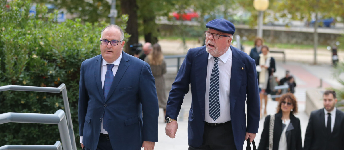 José Manuel Villarejo, a su llegada a la primera sesión de un juicio, en 2022