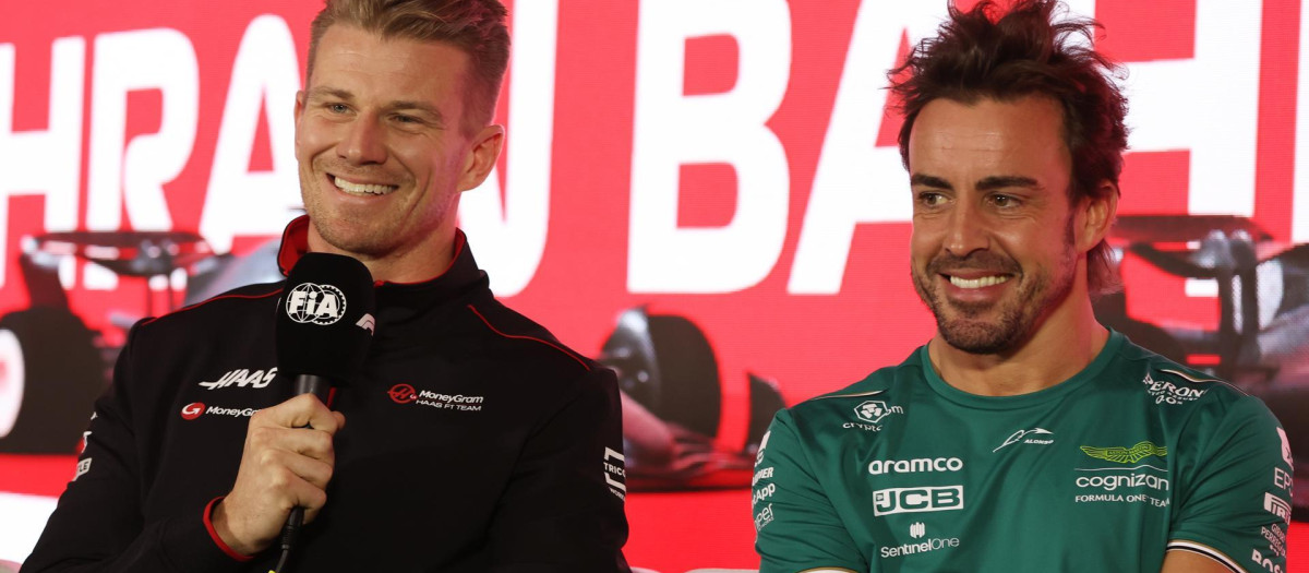 Sakhir (Bahrain), 02/03/2023.- German Formula One driver Nico Hulkenberg (L) of Haas F1 Team and Spanish Formula One driver Fernando Alonso of Aston Martin Cognizant F1 Team attend the drivers' press conference at the Bahrain International Circuit in Sakhir, Bahrain, 02 March 2023. The Formula One Grand Prix of Bahrain takes place on 05 March. (Fórmula Uno, Bahrein) EFE/EPA/Ali Haider