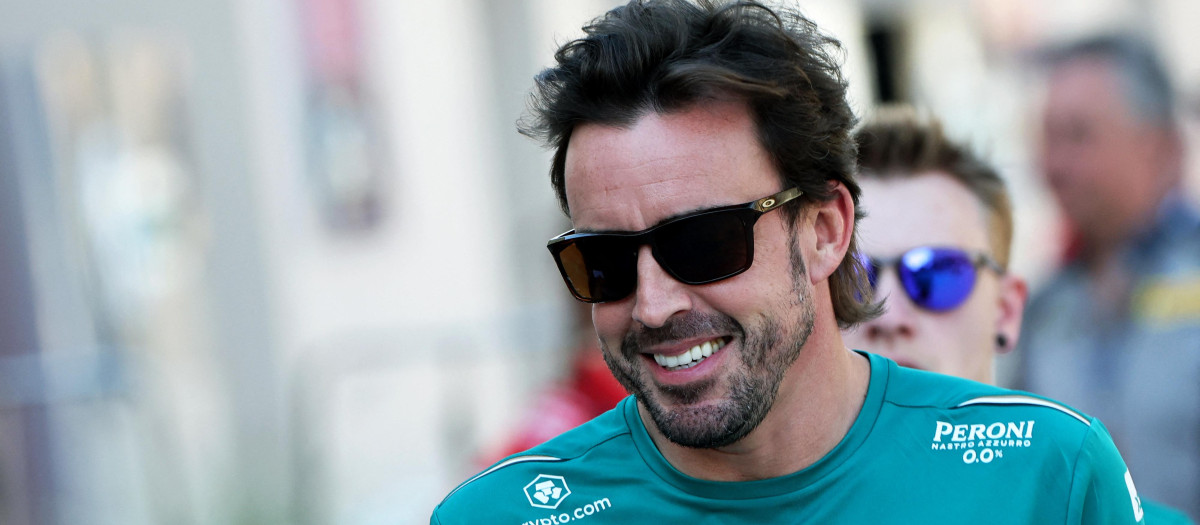 Fernando Alonso visiblemente contento en los Test de Bahrain