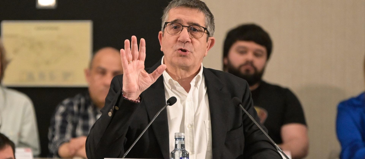 El portavoz del PSOE en el Congreso, Patxi López, interviene durante el Comité Provincial del PSDEG-PSOE provincial de La Coruña