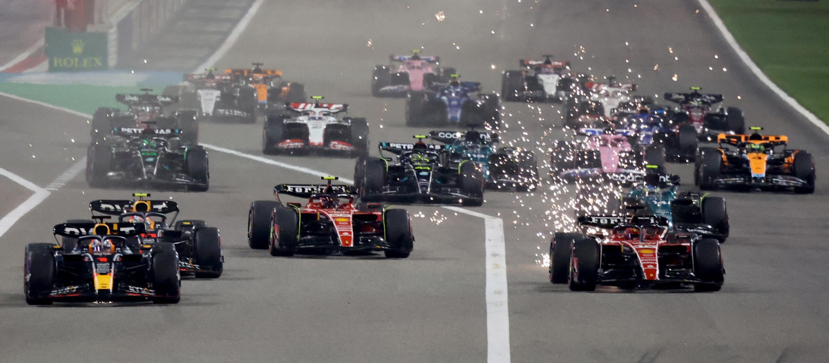 El momento de la salida en Baréin, donde se disputa la primera carrera de la temporada