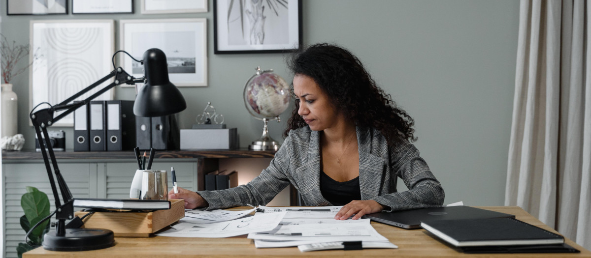 La nómina contiene la información básica del empleado y la empresa