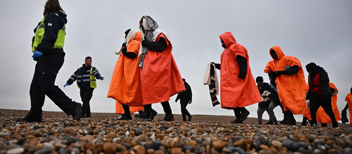 Inmigrantes que trataban de cruzar el Canal de la Mancha, el pasado mes de diciembre