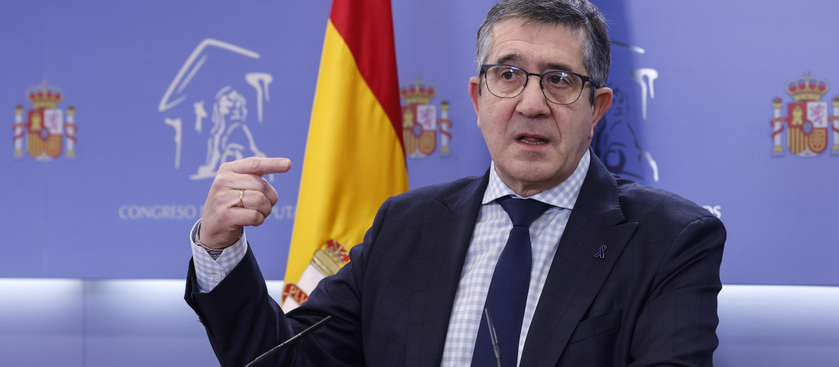 Patxi López durante la rueda de prensa de este martes