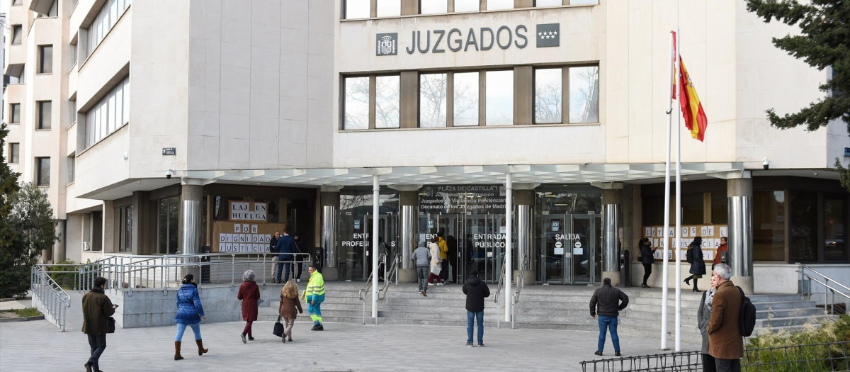 Fachada de los juzgados de Plaza de Castilla donde se investiga la muerte de una vecina de Carabanchel
