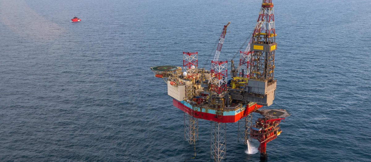 Un barco entrega CO2 licuado para ser almacenado bajo del Mar del Norte danés