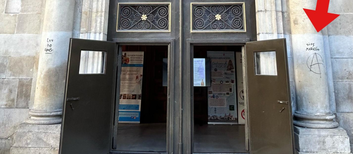 Pintadas en la basílica de la Mercé de Barcelona