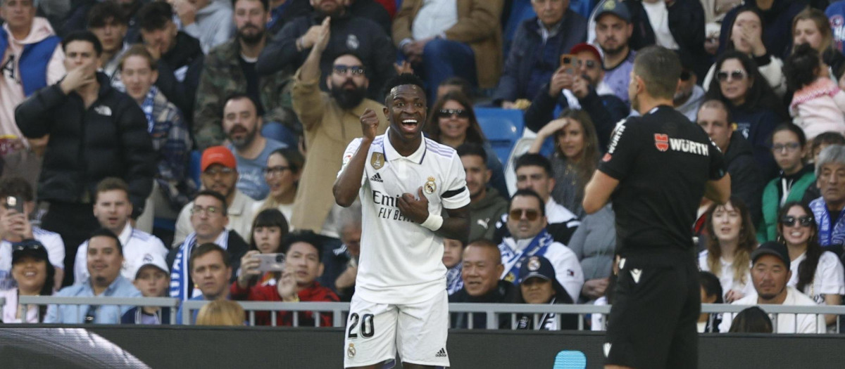 La protesta de Vinicius a Figueroa Vázquez, el árbitro del partido ante el Espanyol