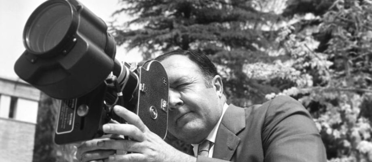 Juan de la Cierva y Hoces, con el Dynalens por el que ganó el Oscar