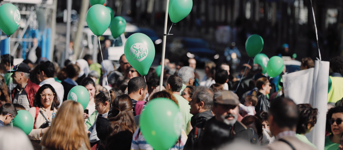 Cientos de personas participan en la Marcha por la Vida 2023