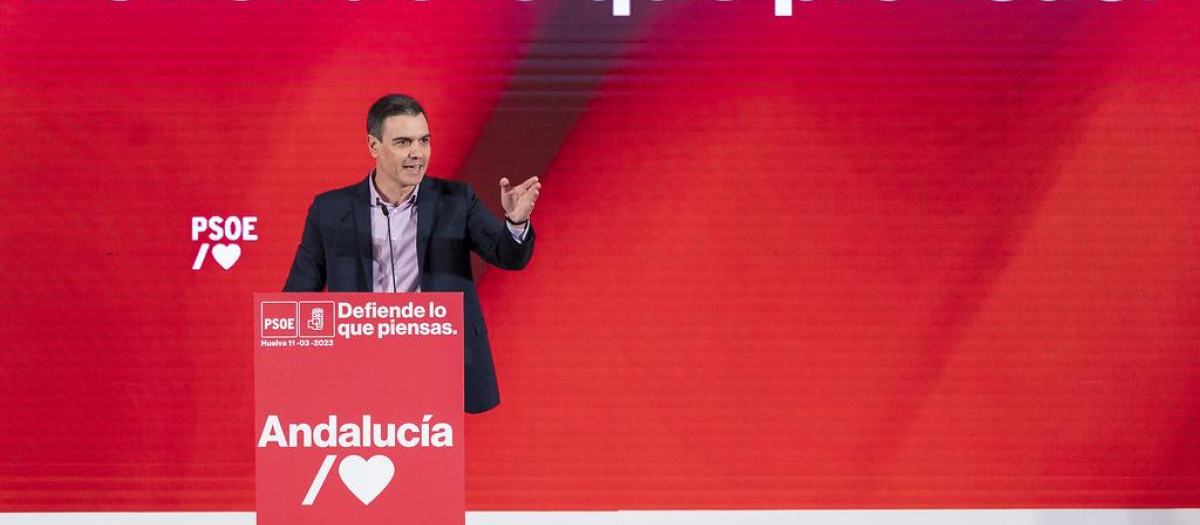 Pedro Sánchez en un mitin Huelva