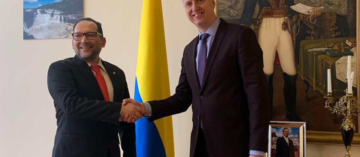 El Embajador de Belorrusia en Rusia, Dmitri Krutói, y el Embajador de Colombia en Rusia, Héctor Arenas Neira