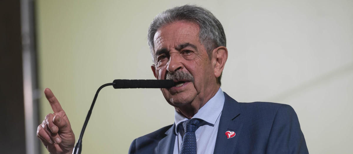 Miguel Ángel Revilla, durante un discurso