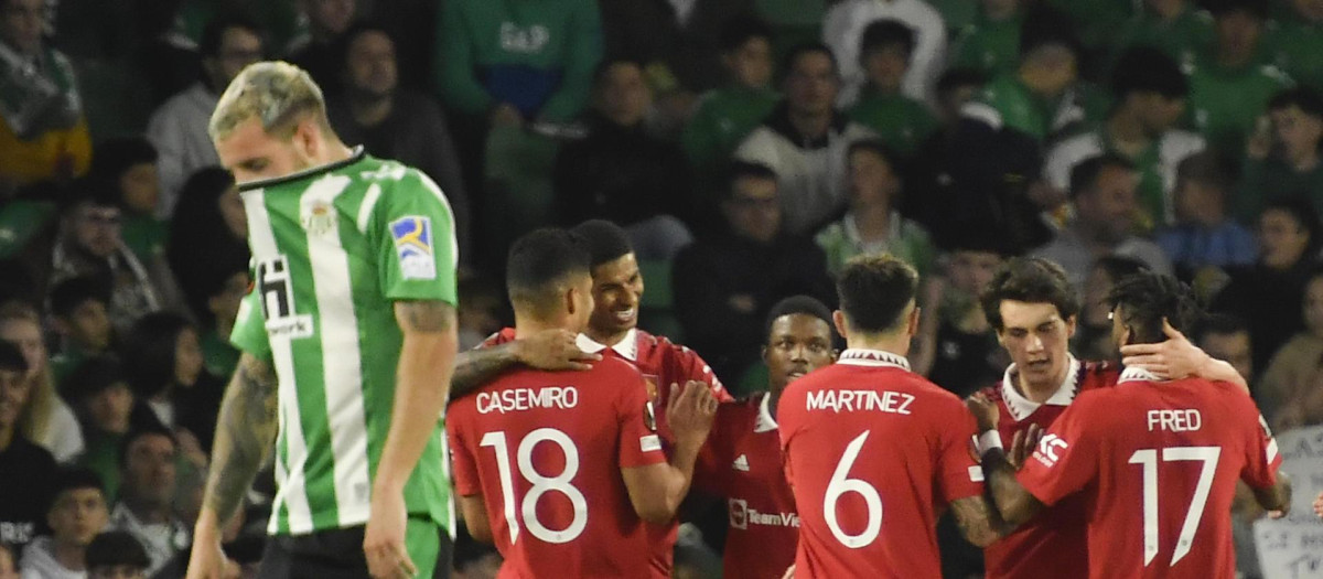 Los jugadores del United celebran la victoria ante el Betis