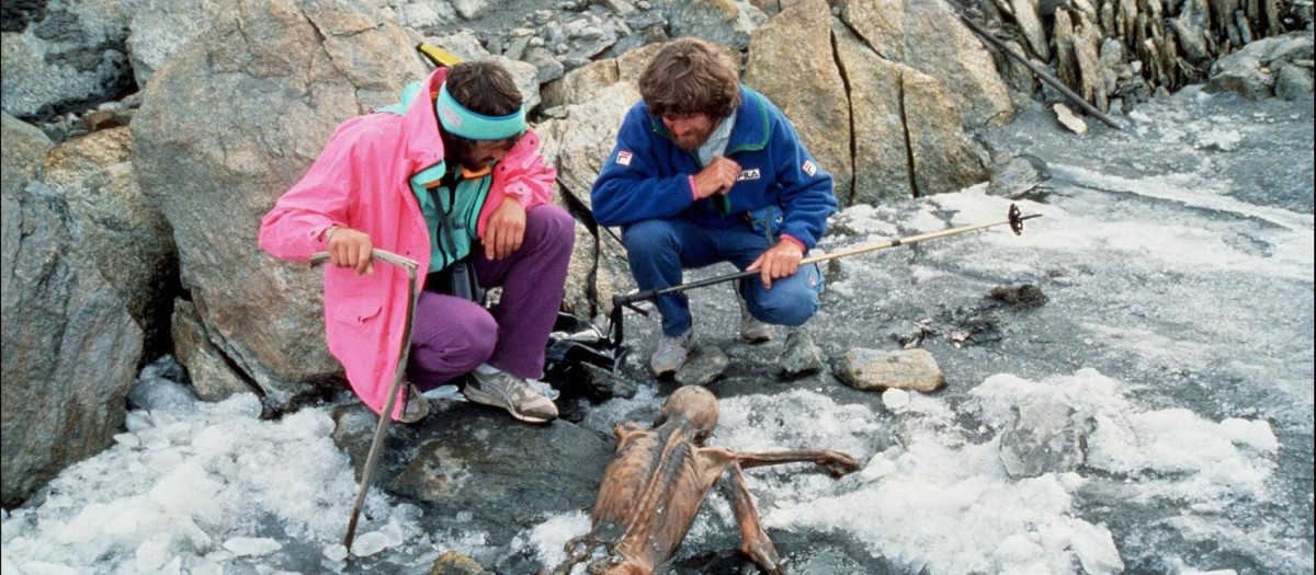 Erika y su marido Helmut Simon descubrieron a Otzi incrustado en el hielo
