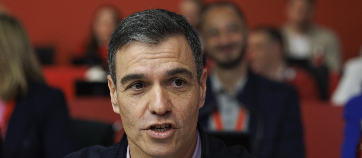 MADRID, 18/03/2023.- El presidente del Gobierno y secretario general del PSOE Pedro Sánchez asiste a la reunión del Comité Federal del PSOE en la calle Ferraz en Madrid, este sábado. EFE/ Sergio Pérez