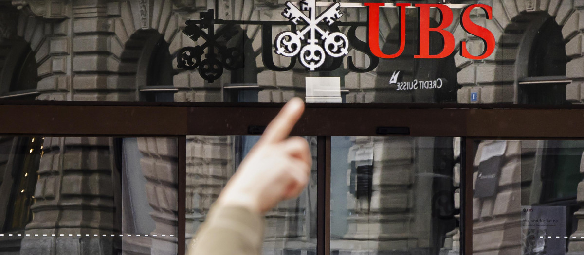 Fachada de una sucursal de UBS en Suiza