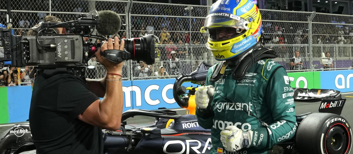 Fernando Alonso celebra el podio en Arabia Saudí antes de conocer su sanción