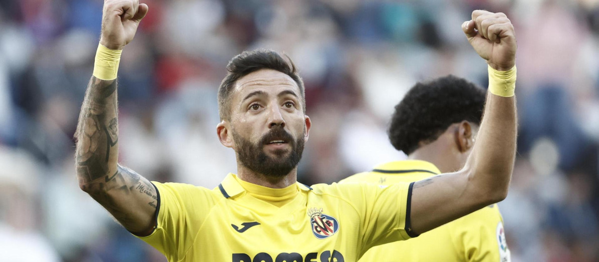 José Luis Morales, del Villarreal, celebra un ante Osasuna en El Sadar