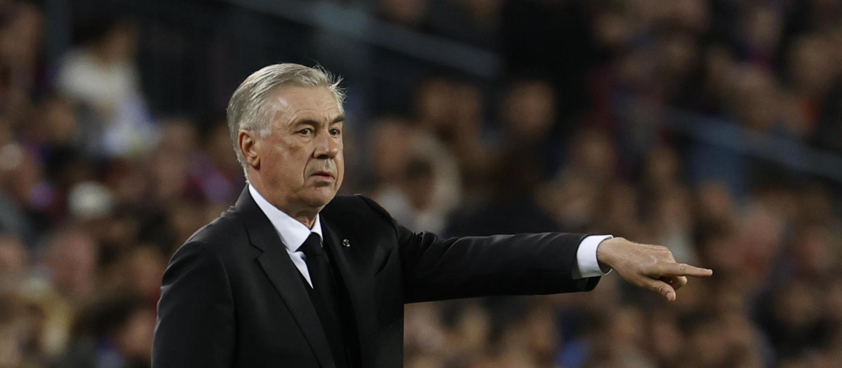 Ancelotti, durante el clásico en el Camp Nou
