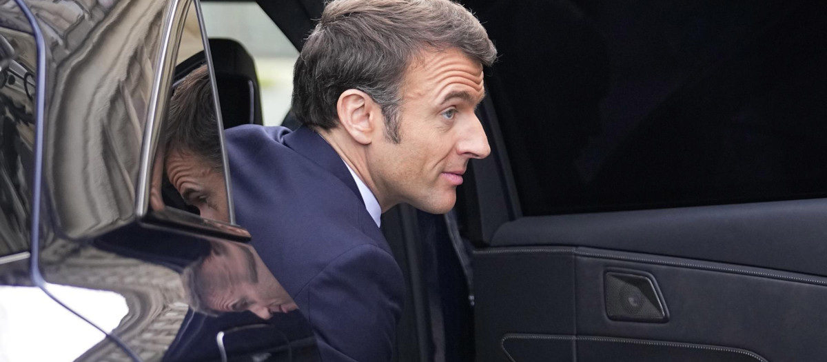 El presidente francés, Emmanuel Macron, llega para asistir a la Mesa Redonda Nacional sobre Diplomacia en el Ministerio de Relaciones Exteriores en París