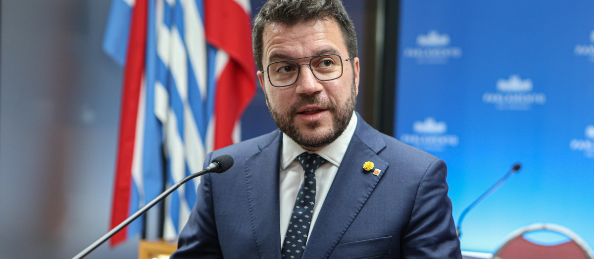 -FOTODELDÍA- AME2591. MONTEVIDEO (URUGUAY), 15/03/2023.- El presidente de la región autónoma española de Cataluña, Pere Aragonès, habla durante su visita al Parlamento, hoy, en Montevideo (Uruguay). EFE/ Gastón Britos