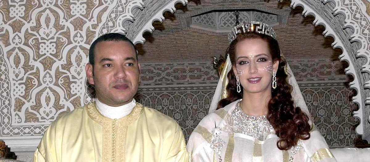 EL REY MOHAMMED VI DE MARRUECOS CON SU MUJER SALMA BENNANI,AHORA LA PRINCESA LALLA SALMA
Balkis Press/ABACA . 45416-4 *** Local Caption *** © Balkis Press/ABACA . 45416-4. Rabat-Morocco, 08/06/2003. Wedding of Moroccan King Mohammed VI to Salma Bennani, now Princess Lalla Salma.