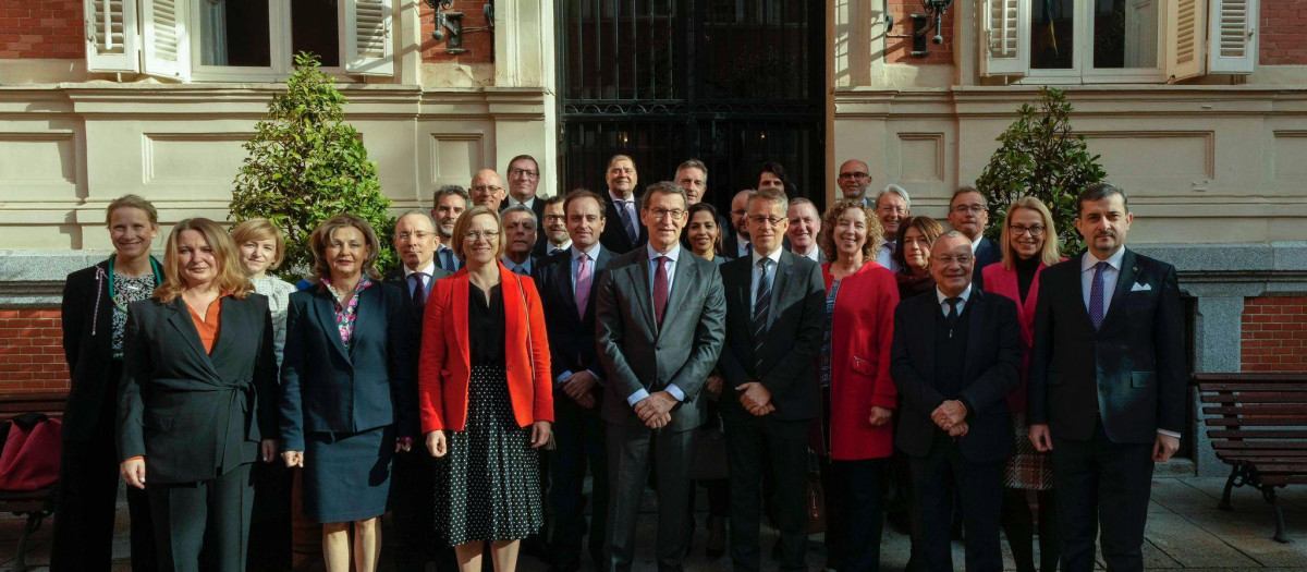 Feijóo, este martes con embajadores de países de la UE en España