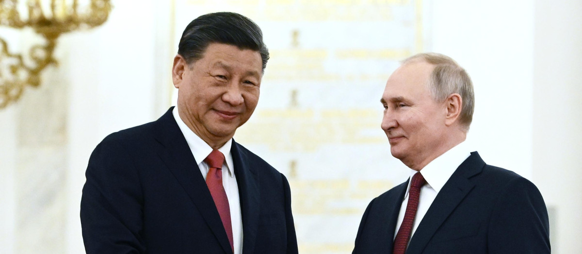 El presidente ruso, Vladimir Putin, se reúne con el presidente chino, Xi Jinping