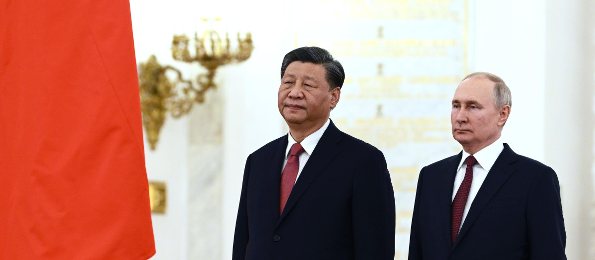 El presidente ruso, Vladimir Putin, se reúne con el presidente chino, Xi Jinping, en el Kremlin de Moscú