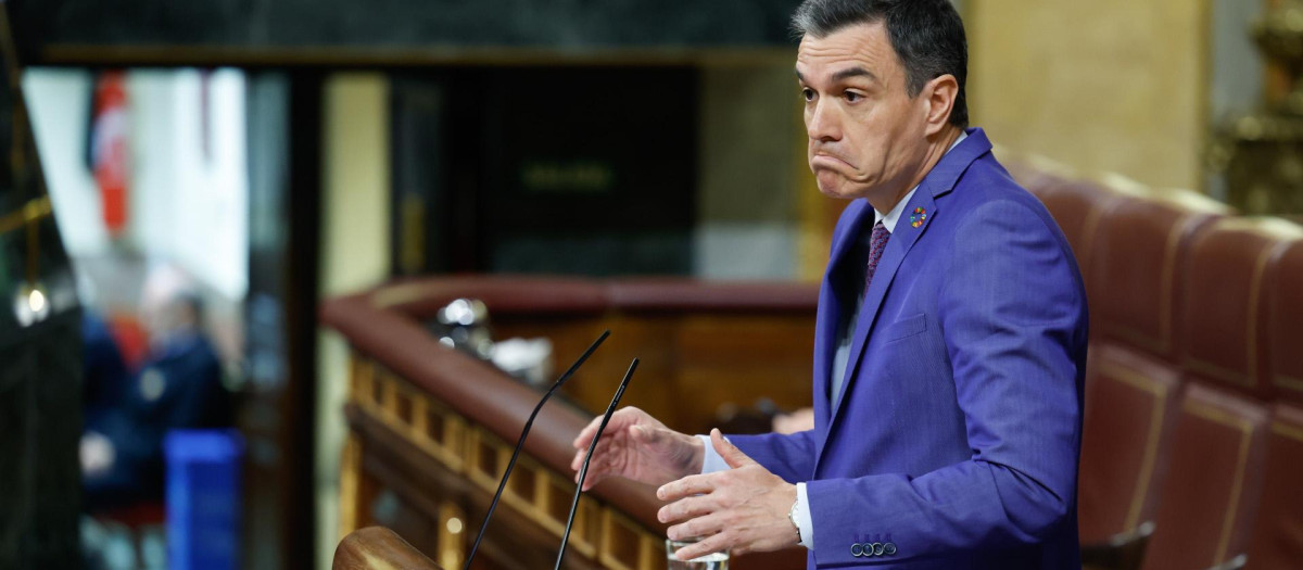 Pedro Sánchez en la tribuna del Congreso durante la moción de censura