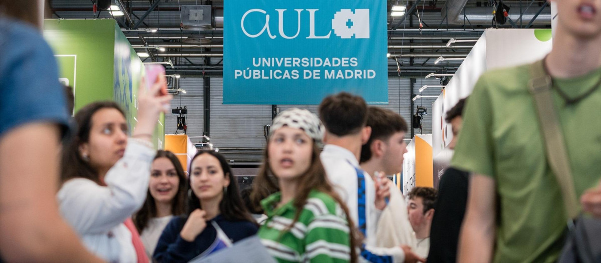 Ambiente durante la inauguración de la feria ‘Aula 2023’, en la IFEMA de Madrid