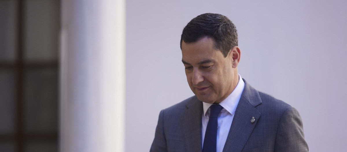 El presidente de la Junta de Andalucía, Juanma Moreno, en el Parlamento autonómico