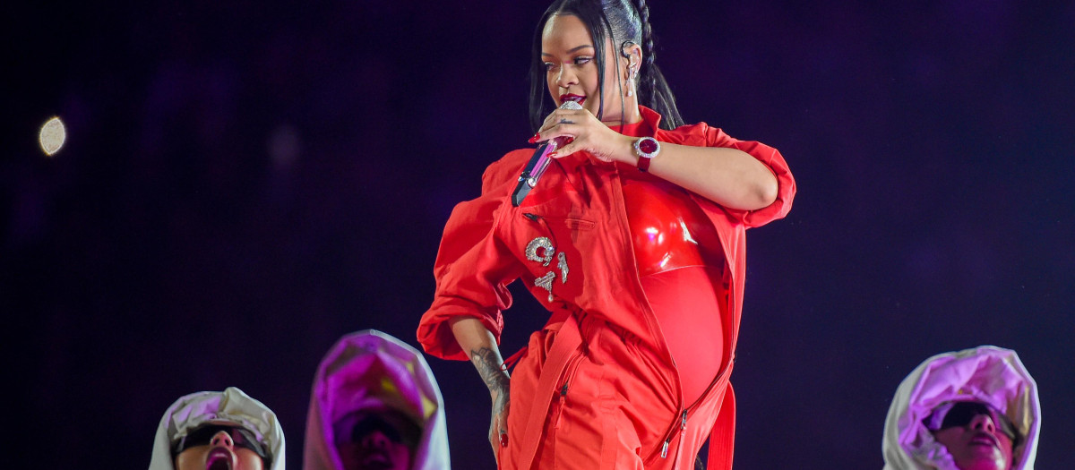 Rihanna, durante su actuación en la Super Bowl 2023