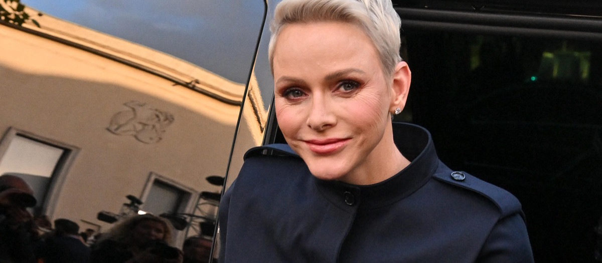 Princess Charlene de Monaco arriving at Akrisevent during Paris Fashion Week in Paris, France on October 1, 2022.