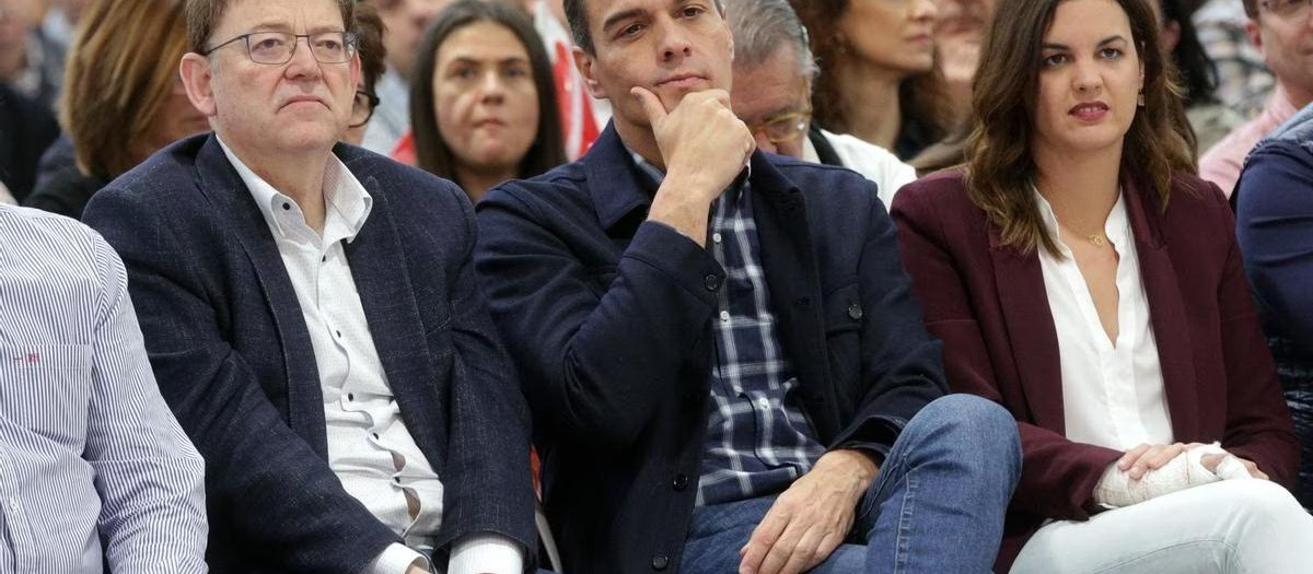 El presidente del Gobierno, Pedro Sánchez, con Ximo Puig y Sandra Gómez en un acto del PSOE en Valencia.