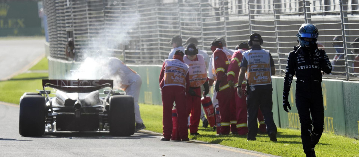 Russell abandona el circuito de Albert Park tras un fallo en su coche