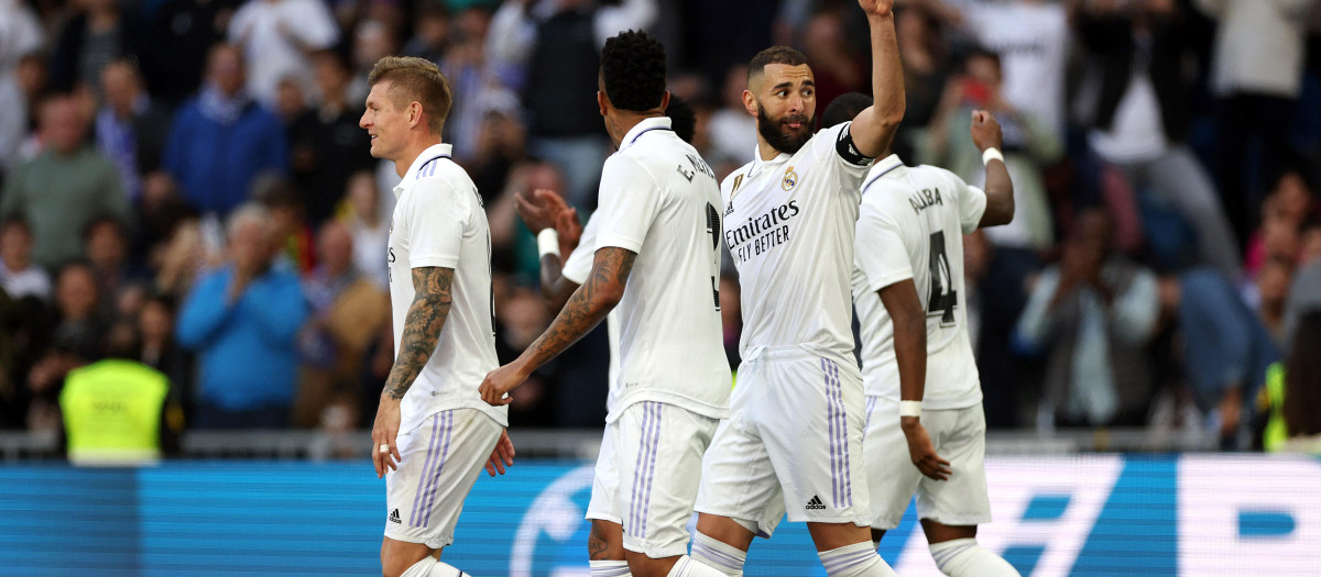 Benzema celebra uno de sus goles